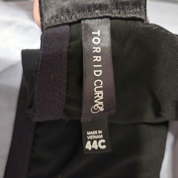 Torrid 44C XO plunge push-up bra - Picture 2 of 3